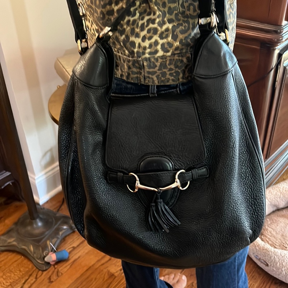 Distinctly Gucci Pre-owned Black Shoulder bag w/gold hardware chain/horsebit